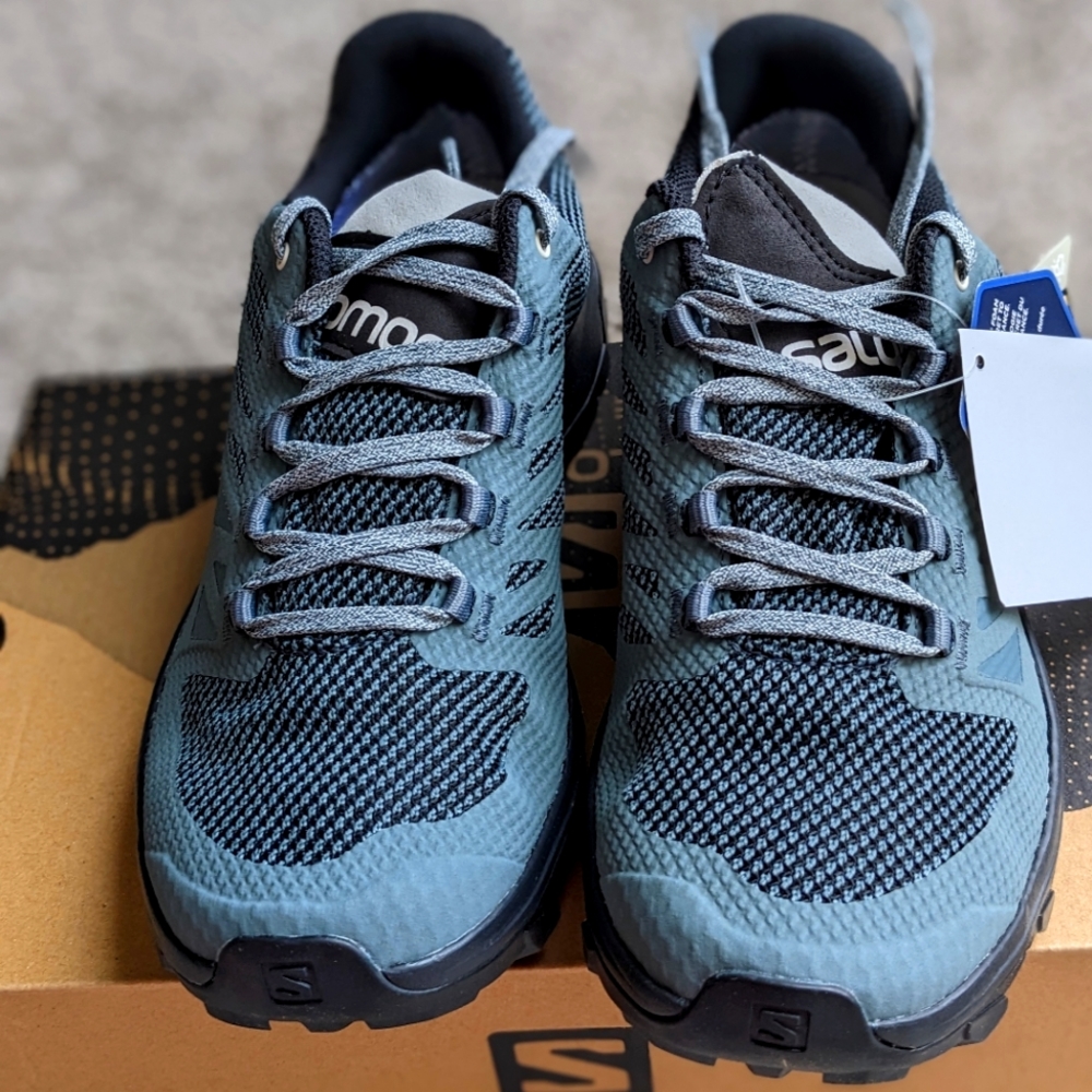 Salomon hiking shoes women size 8 us